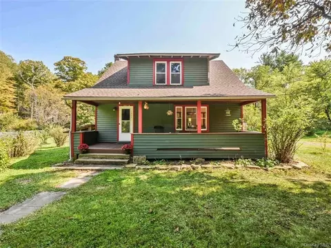 1346 Old Post Rd, Ulster Park, NY 12487