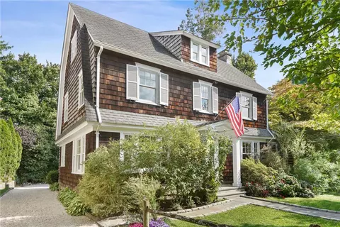 8 Mcintyre St, Yonkers, NY 10708