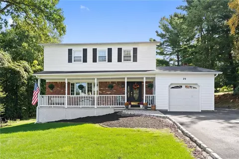 29 Woodrum Dr, Stony Point, NY 10980