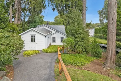 16 Gilbert St, Lewisboro, NY 10590