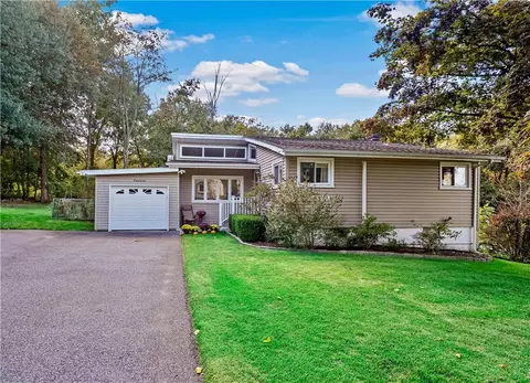 13 Wheeler Dr, Cortlandt, NY 10567