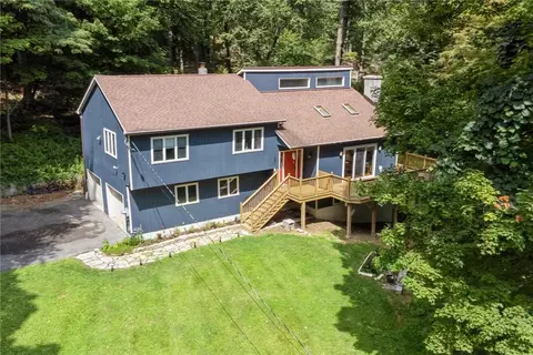 107 W Hook Rd, East Fishkill, NY 12533