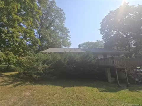 27 Floral Dr, Newburgh, NY 12550