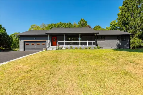 3 Alladin Ct, Wappinger, NY 12590