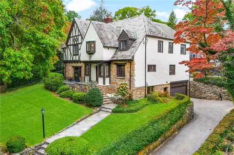 34 Mountain Ave, Larchmont, NY 10538