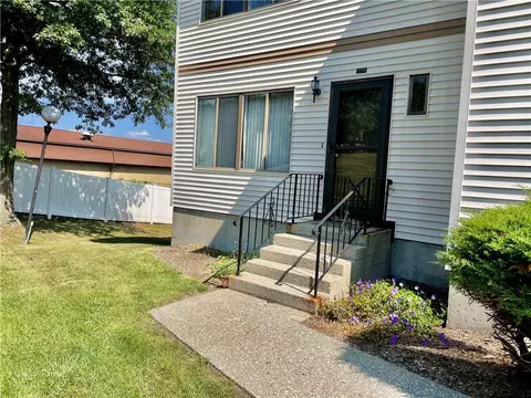 530 Country Club Ln, Pomona, NY 10970