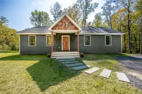 1 Mares Trl, New Paltz, NY 12561