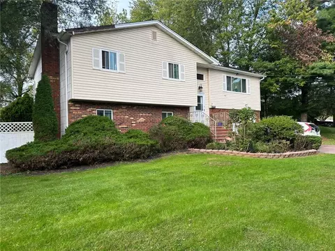 31 Tioken Rd, Ramapo, NY 10977