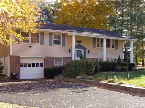 9 Oliver Dr, Newburgh, NY 12550