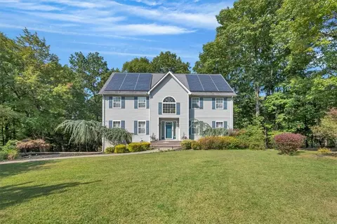 19 Dartmouth Rd, Woodbury, NY 10930