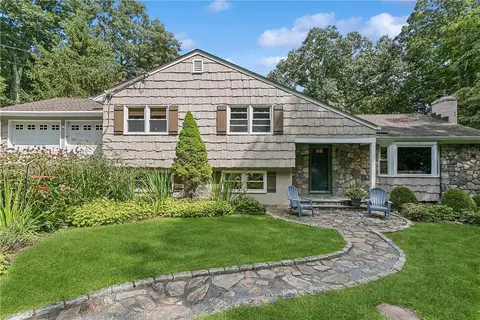 7 Fay Ln, Lewisboro, NY 10590