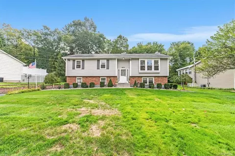 633 Challinor Dr, Yorktown, NY 10598
