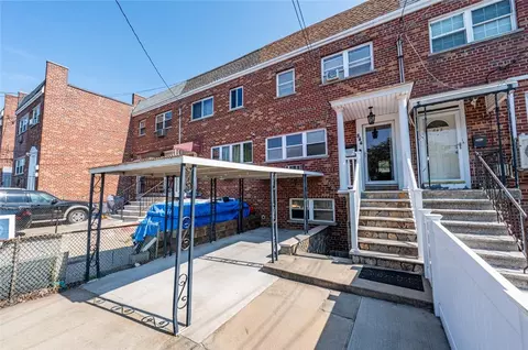 844 Throgs Neck Expwy, New York, NY 10465