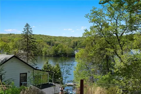 11 High St, Putnam Valley, NY 10579