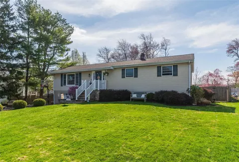 13 Tulip Ln, Monroe, NY 10950