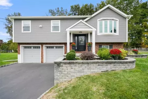 21 Knights Cir, Newburgh, NY 12550