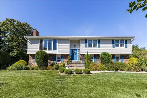 12 Theresa Ln, Harrison, NY 10528
