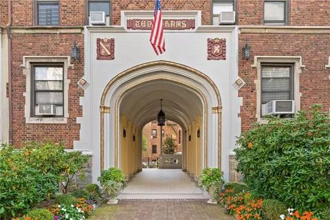 31 W Pondfield Rd #29, Bronxville, NY 10708