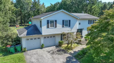 32 Stephen Dr, East Fishkill, NY 12533