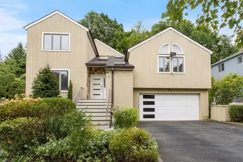 45 Bramblebrook Rd, Greenburgh, NY 10502