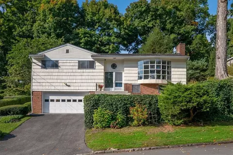26 Baylor Cir, White Plains, NY 10605