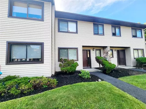 274 Heritage Ln, Monroe, NY 10950