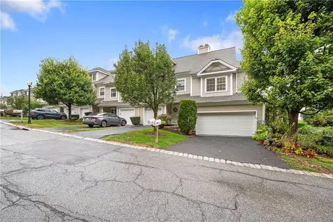 5 Crystal Hill Dr, Pomona, NY 10970