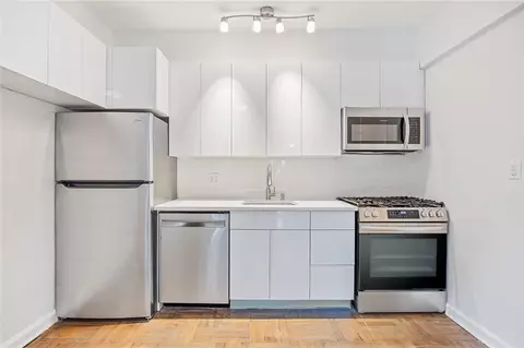 220 Pelham Rd #1L, New Rochelle, NY 10805