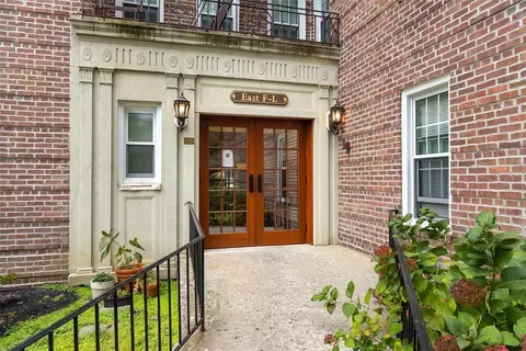 300 S Broadway #3H, Greenburgh, NY 10591