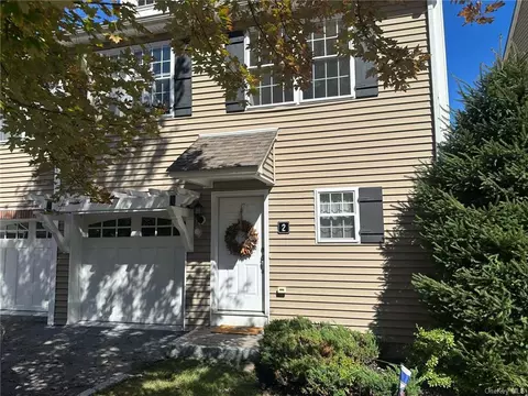 2 Robert Rinaldi Ln, Ossining, NY 10562