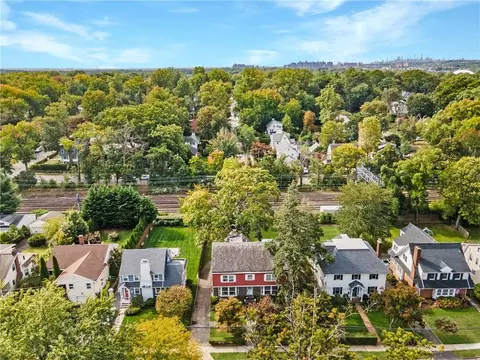 384 Washington Ave, Pelham, NY 10803
