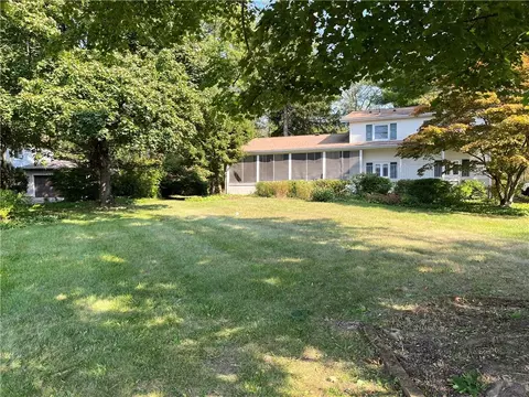 34 Lake Oniad Dr, Wappinger, NY 12590