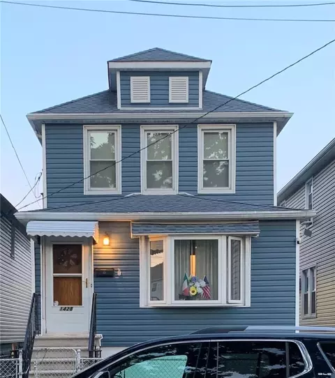 1428 Gillespie Ave, New York, NY 10461