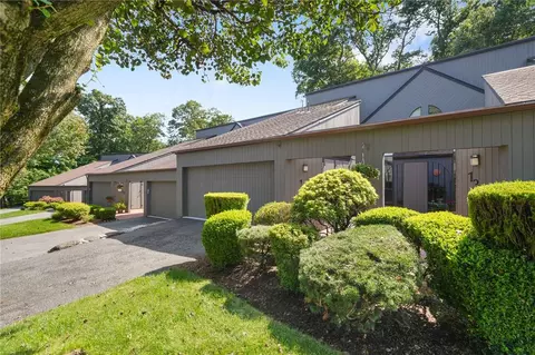 135 Stone Oaks Dr, Greenburgh, NY 10530