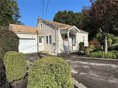 25 Tompkins Ave, Fishkill, NY 12524