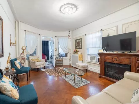 3055 Perry Ave, New York, NY 10467