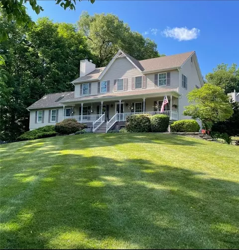 1 Cronomer Hts Dr, Newburgh, NY 12550