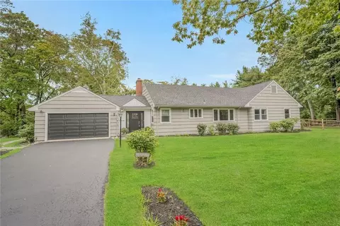 89 Farm Rd, Briarcliff Manor, NY 10510