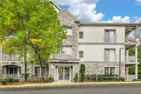 22 N De Baun Ave #201, Ramapo, NY 10901