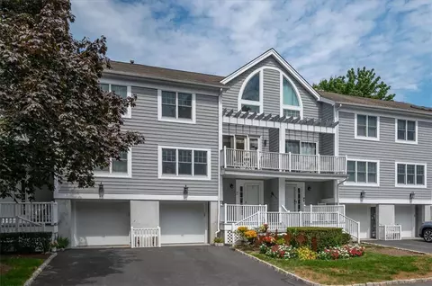 27 Brookridge Ct, Rye Brook, NY 10573