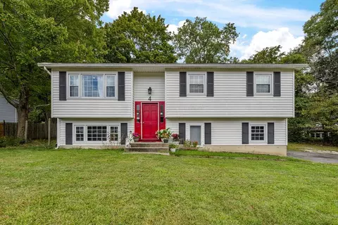 4 Fulton St, Clarkstown, NY 10954