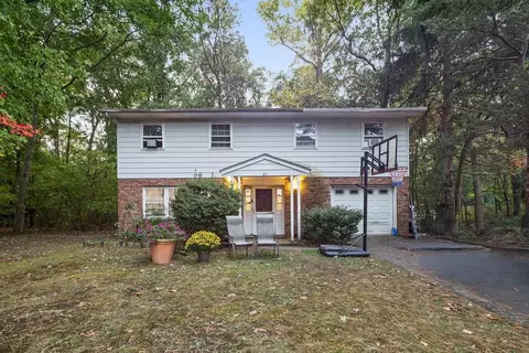 87 Westlyn Dr, Clarkstown, NY 10954