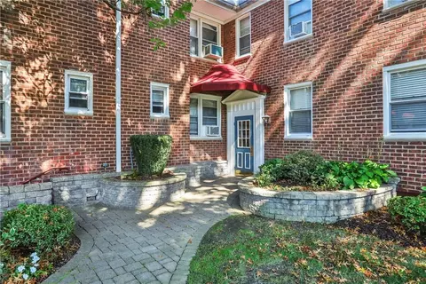 8 Bryant Cres #1M, White Plains, NY 10605
