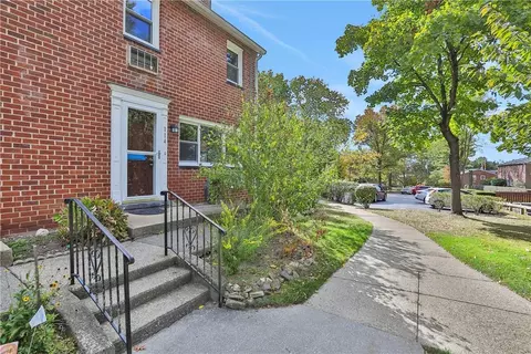 114 Charter Cir #114, Ossining, NY 10562