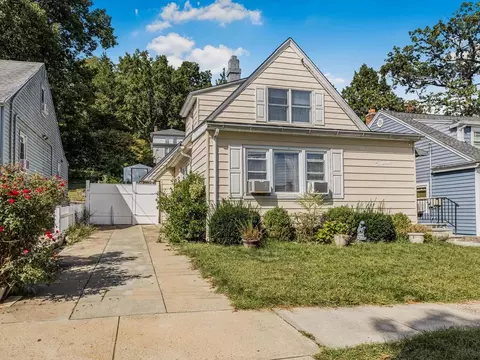 15 Hardy Pl, Yonkers, NY 10703