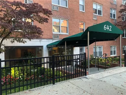 642 Locust St #1D, Mount Vernon, NY 10552