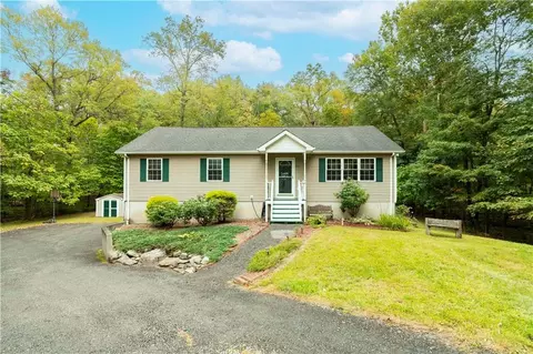215 Brook Hollow Ln, Newburgh, NY 12550