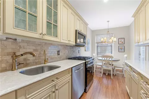 143 Garth Rd #5D, Scarsdale, NY 10583