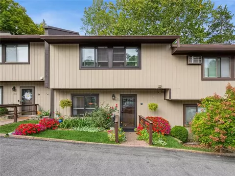 1305 Chelsea Cv S, Beekman, NY 12533
