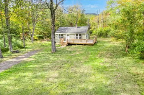 501 Oregon Trl, Shawangunk, NY 12566